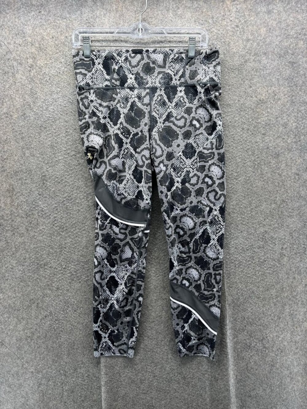 Under Armour Leggings Womens Large Gray Animal Print Capri Speedpocket Running